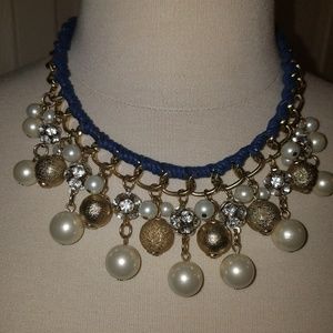 Costume jewelery necklace, blue
